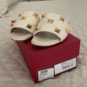 Valentino off-white slides size 39